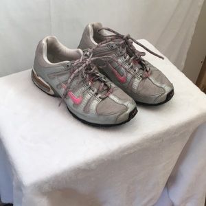 Nike Max Air grey and pink lace up sneakers size 8